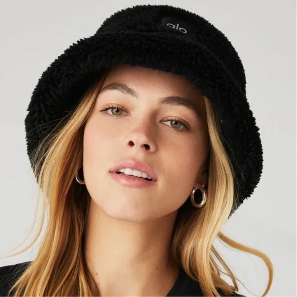 ❌SOLD❌ALO YOGA Foxy Sherpa Bucket Hat in Black New with Tags! - Picture 2 of 7